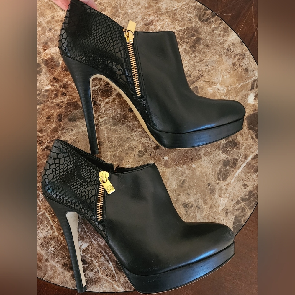 MICHAEL KORS Woman Black High Heel Ankle Boots 8M with Gold Zippers